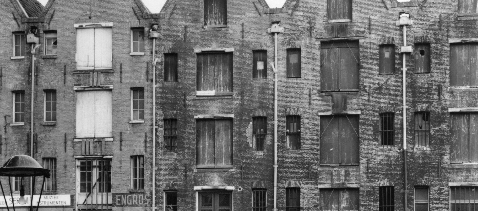 1946