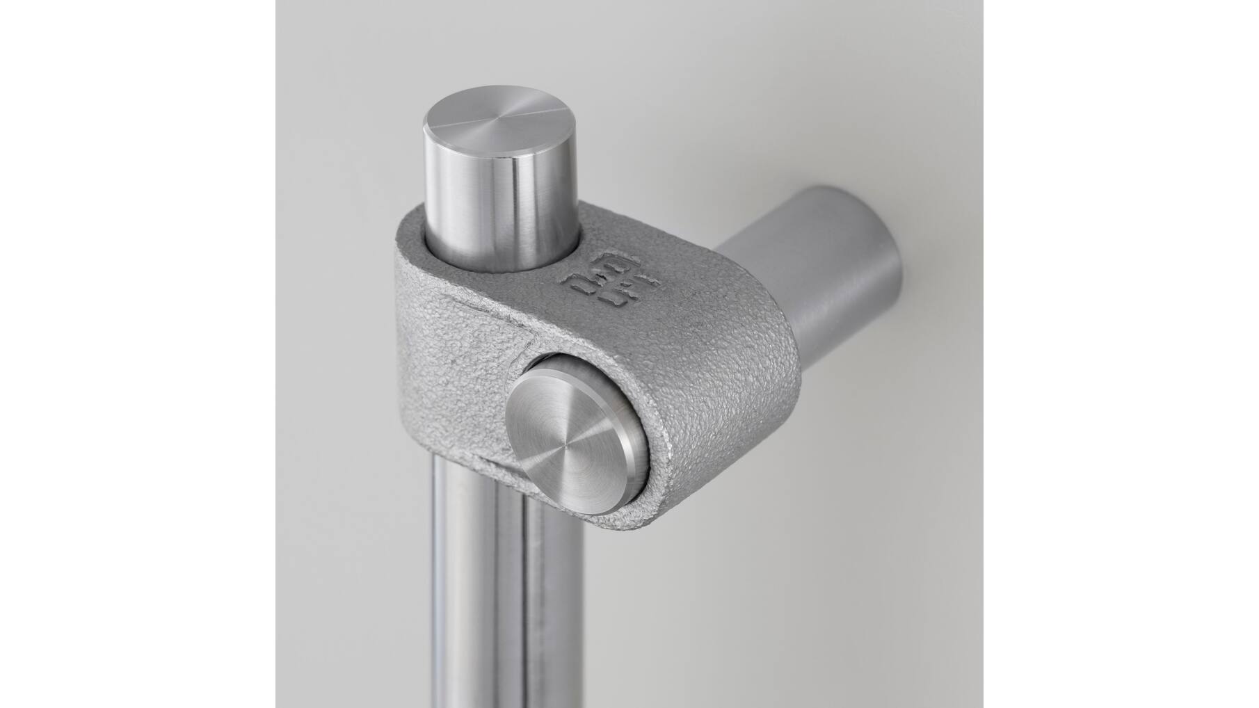 Closet Bar/775Mm/30.5 Inches/Cast/Steel