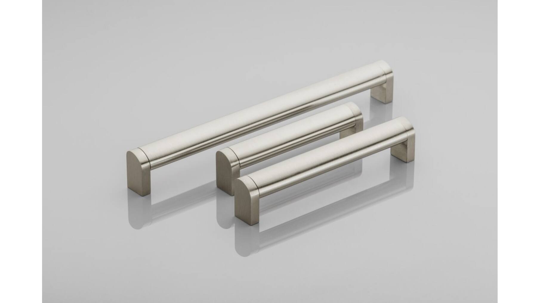 Greep RVS-look 128mm, buitenmaat 137mm, dikte 21.5mm