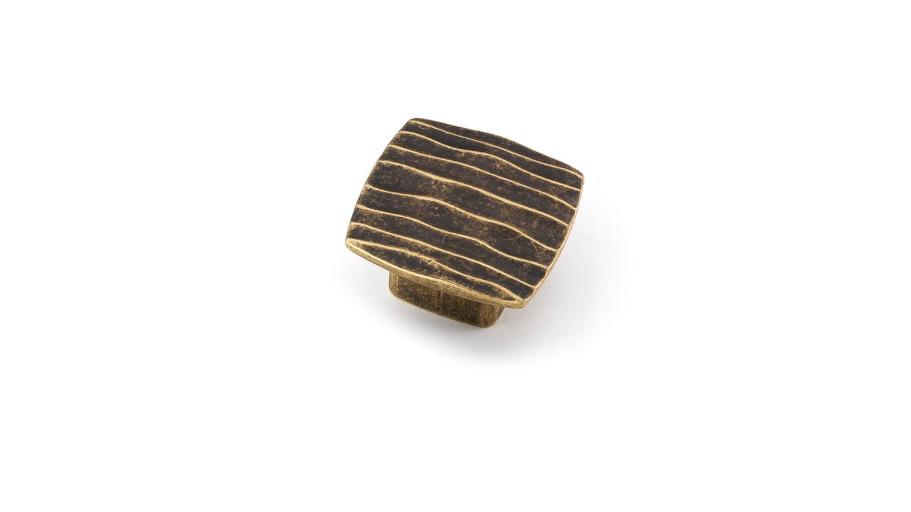 Knop ROUGH antiek messing 42x42mm