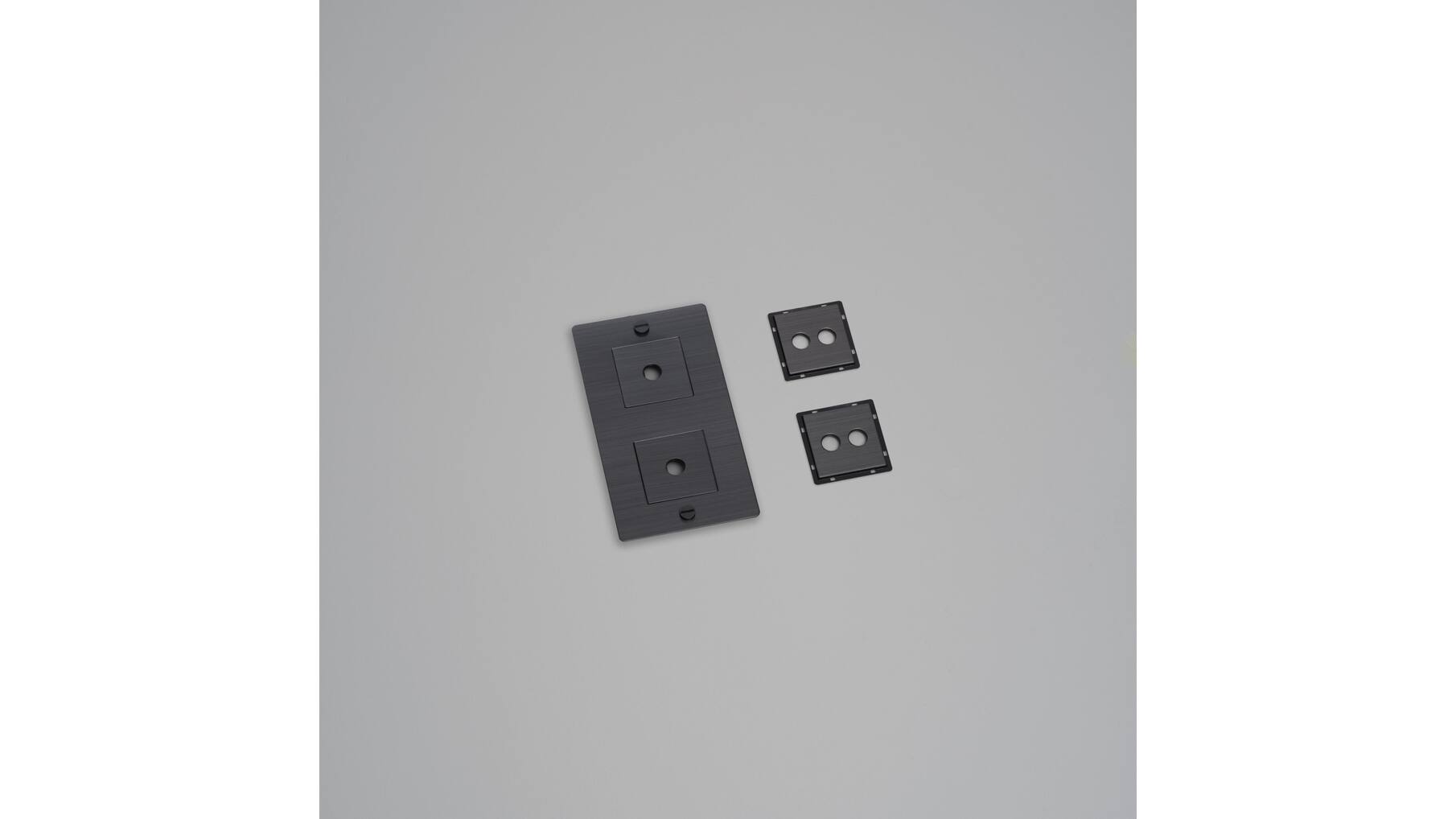 2G Wall Plate/Vertical/Smoked Bronze