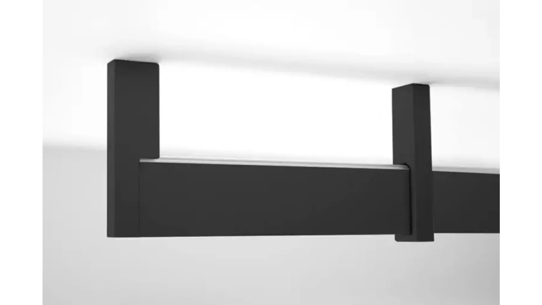 Roede 30x10mm mat zwart met rubber, lengte 2500mm