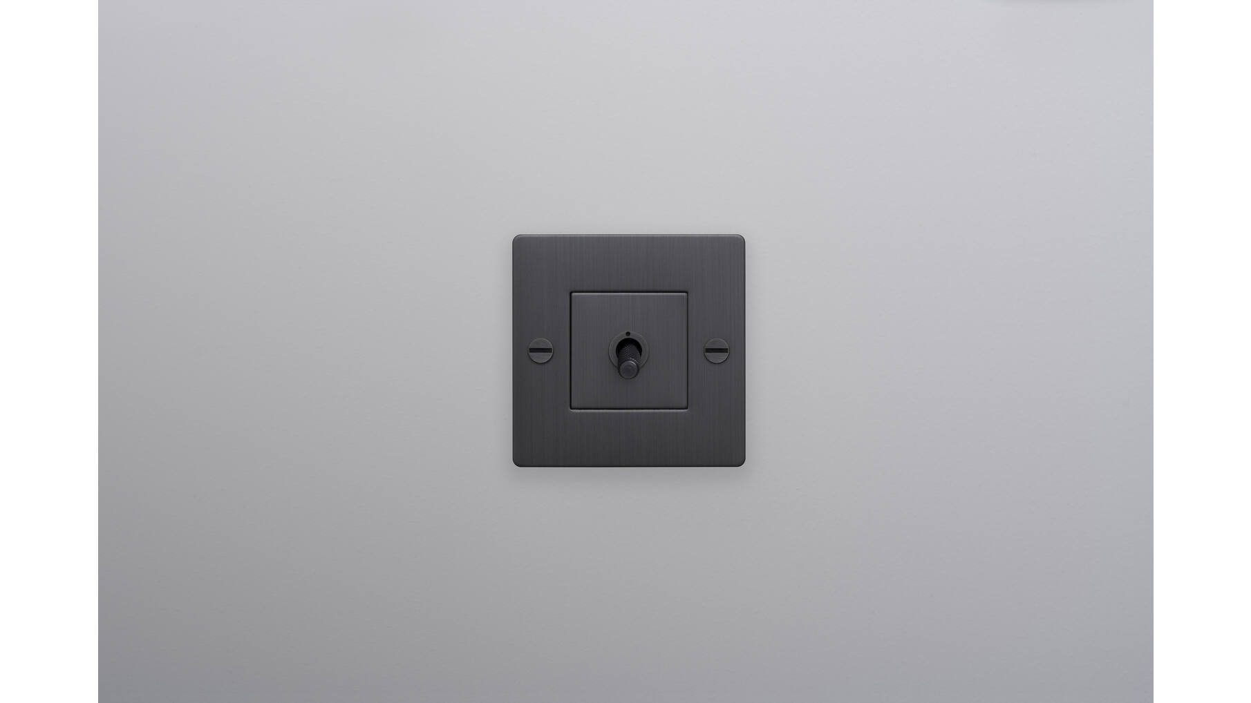 EU 1G Toggle Switch/w/out B+P Logo/Smoked Bronze