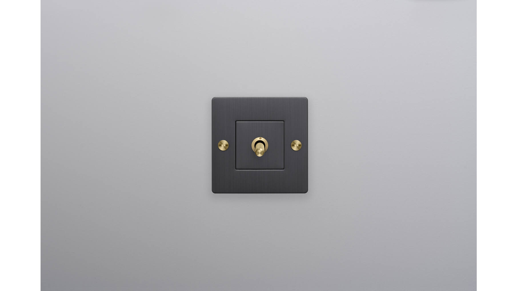 EU 1G Toggle Switch/w/out B+P Logo/Smoked Bronze