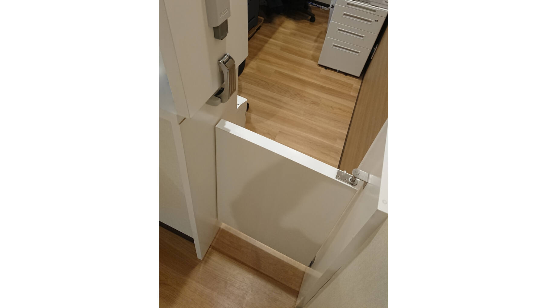 Klepopener met soft close, 10.5-13.5N, met stopper op 95gr