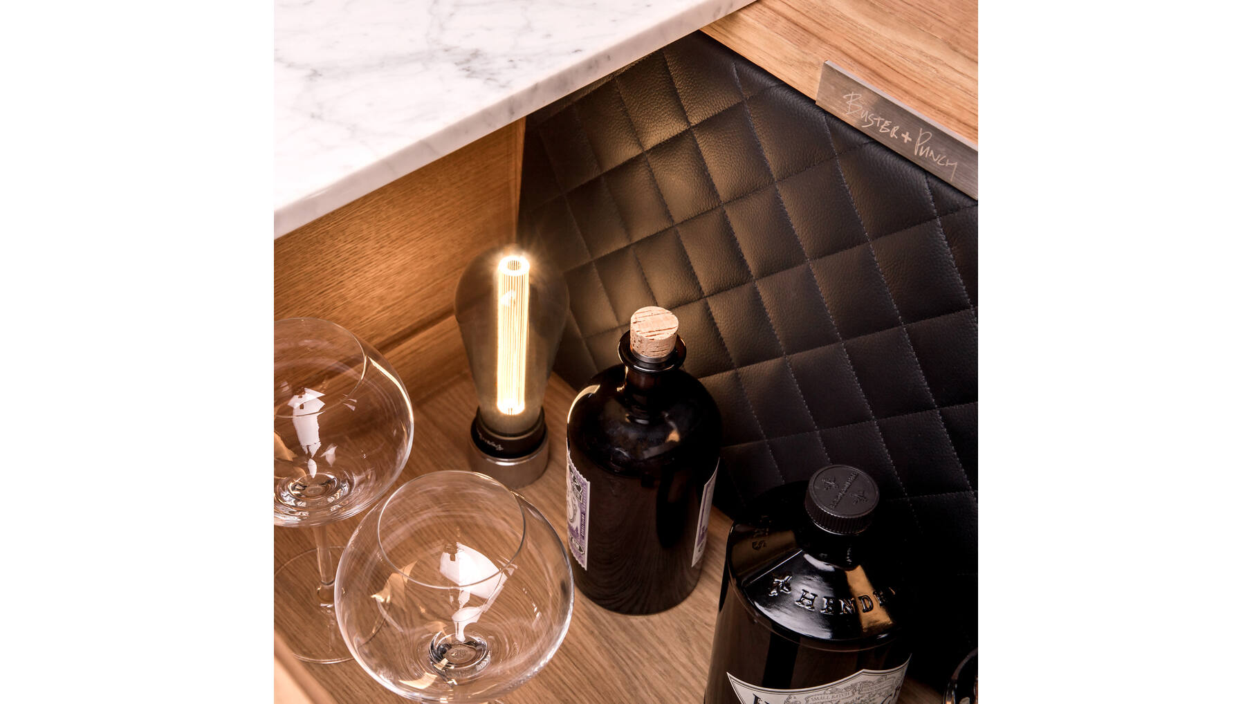 The Popstar Bar/Natural Oak/Steel/White Marble/Black