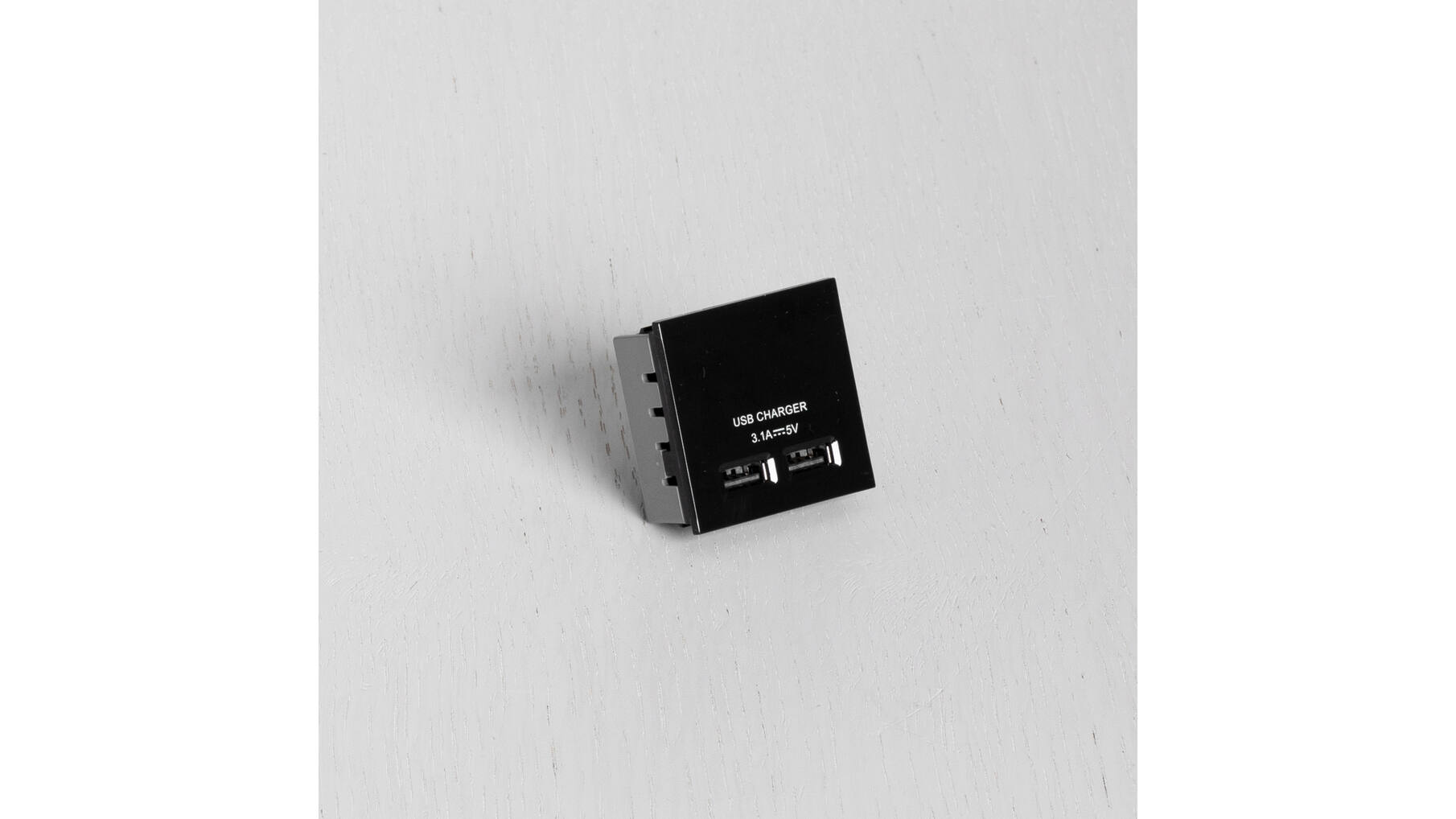 Double USB Black
