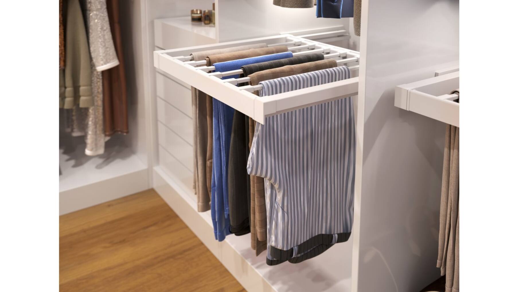 Broekenrek wit, breedte 660-718mm, diepte 500mm, uittrekbaar