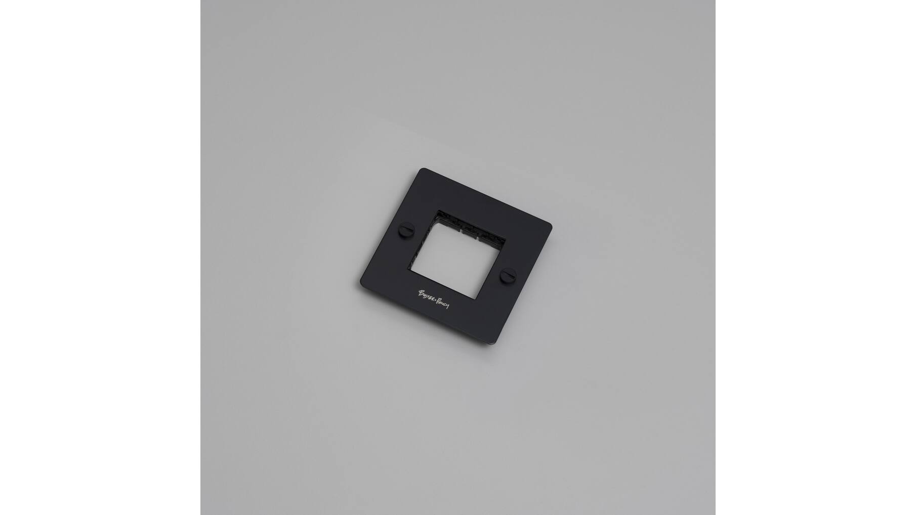 1G Wall Plate/w/out Infills/Black