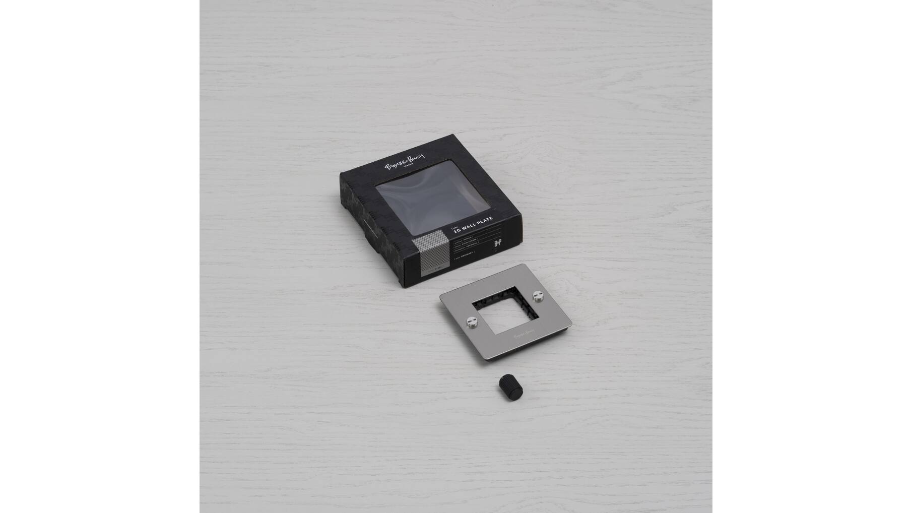 1G Wall Plate/w/out Infills/Black