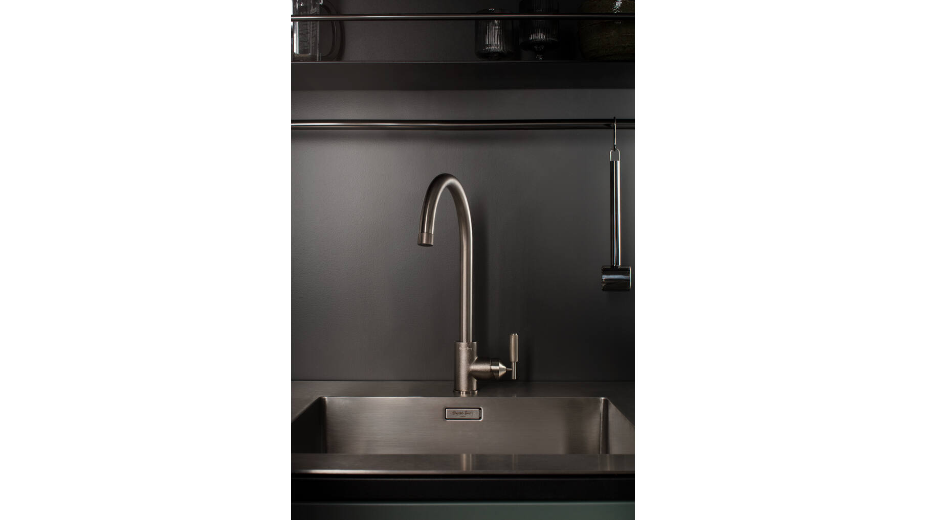 Type A Kitchen Tap/Cross/Mixer/Welders Black + Sp4688