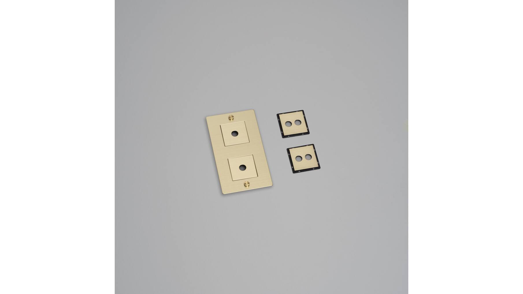 2G Wall Plate/Vertical/Brass
