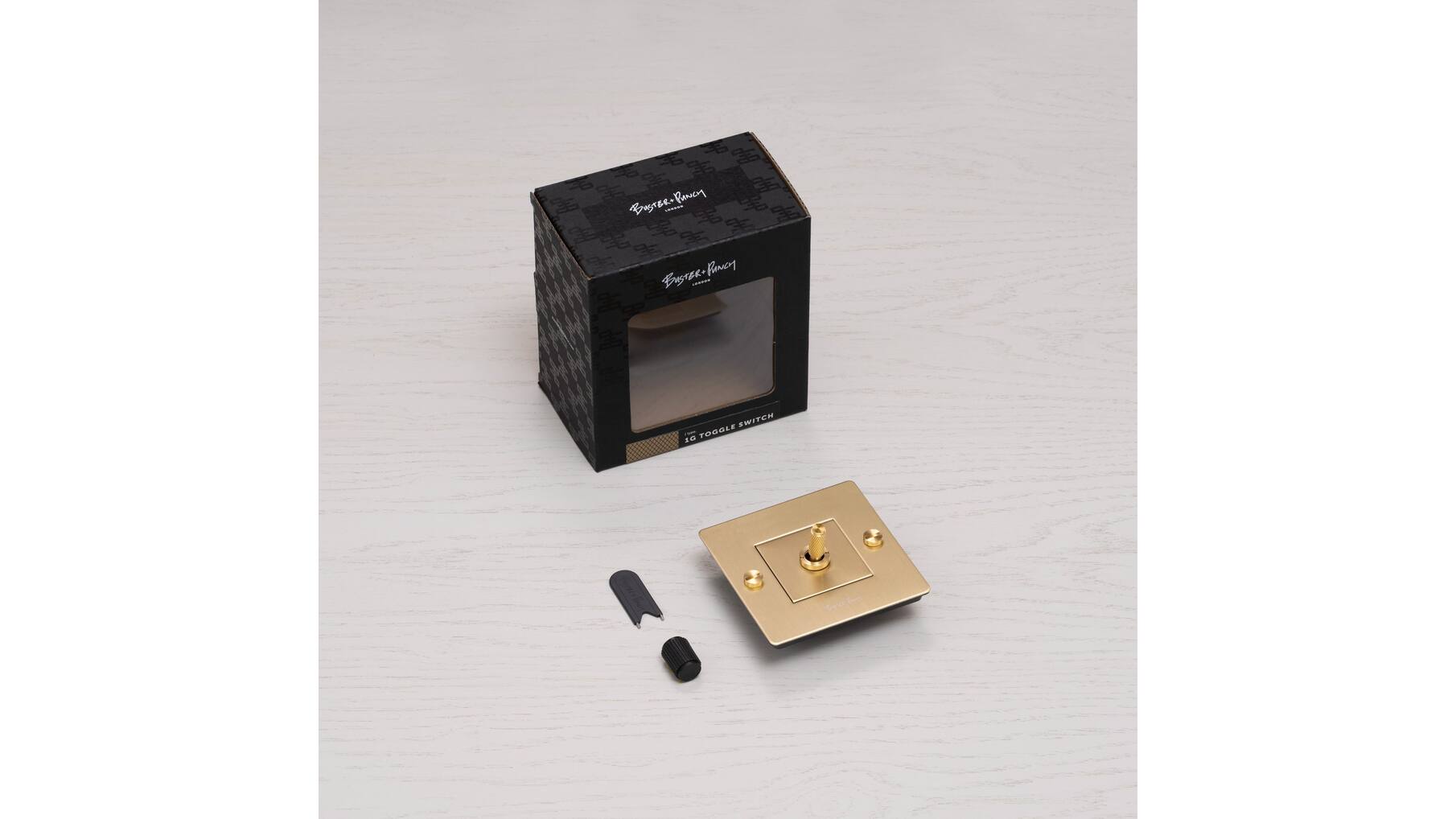 EU 1G Toggle Switch/w/ B+P Logo/White
