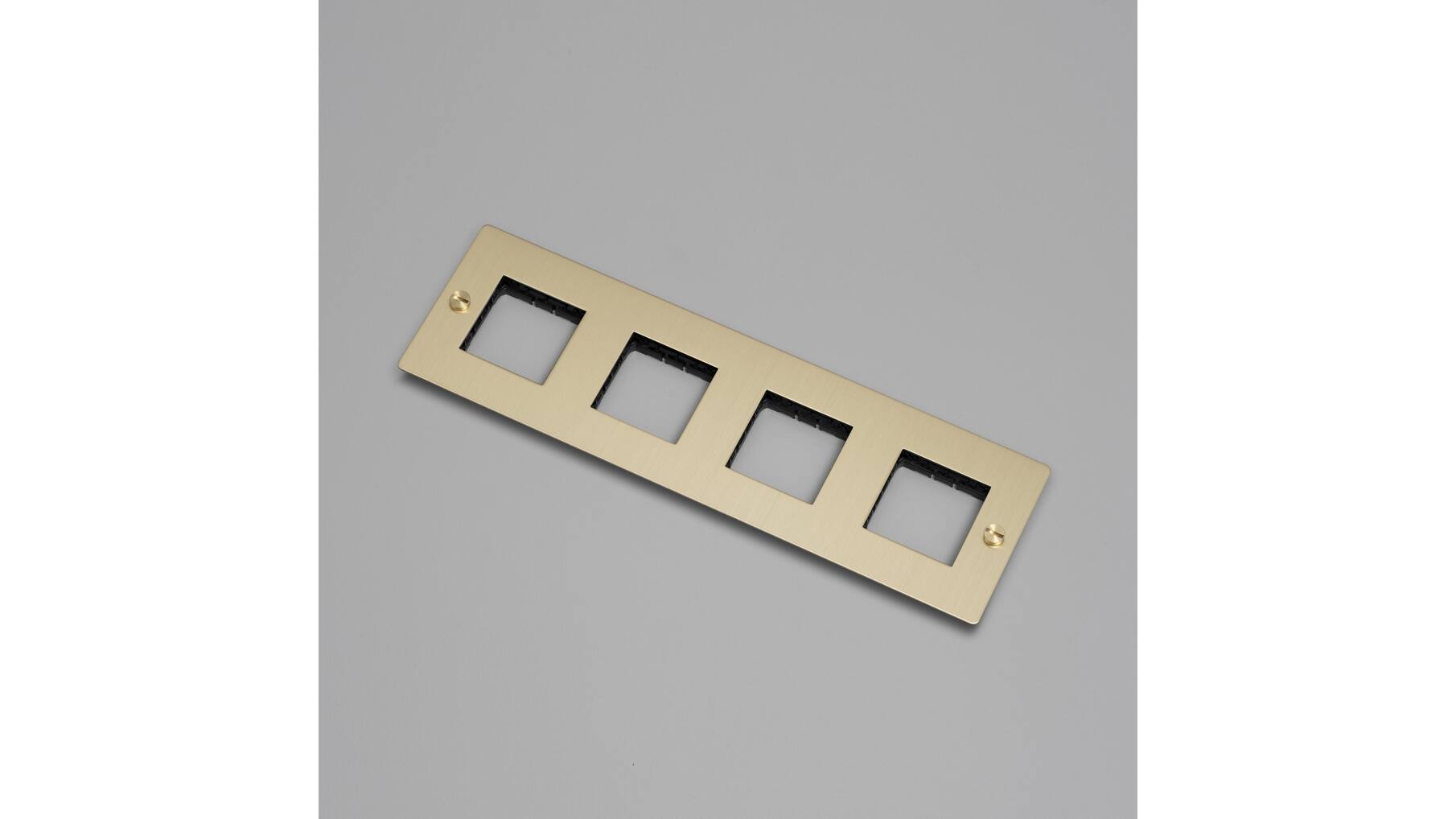 4G Wall Plate/Modules Only/Brass