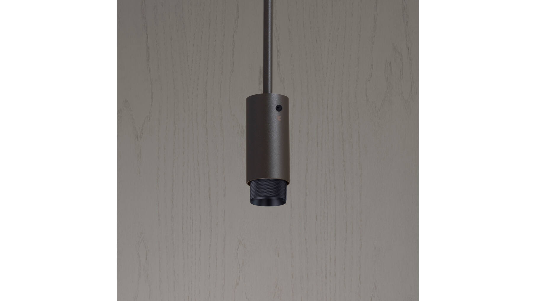 Exhaust Pendant/Cross/Graphite/Black