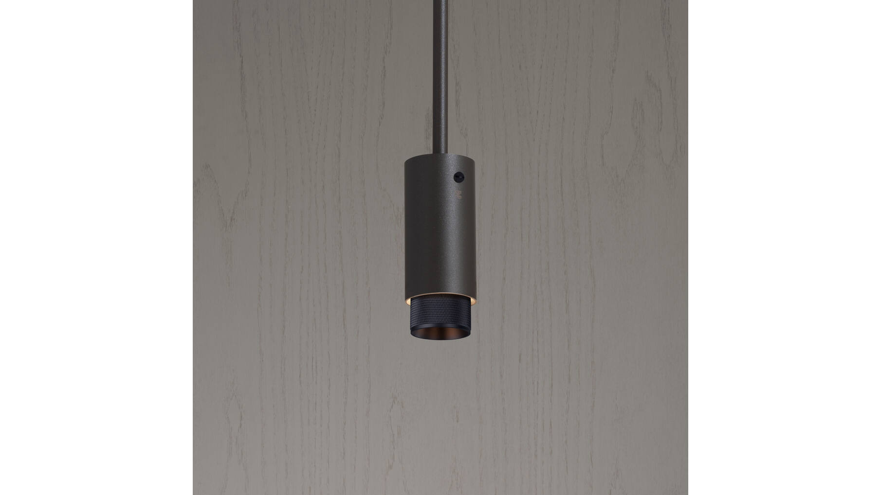 Exhaust Pendant/Cross/Graphite/Black