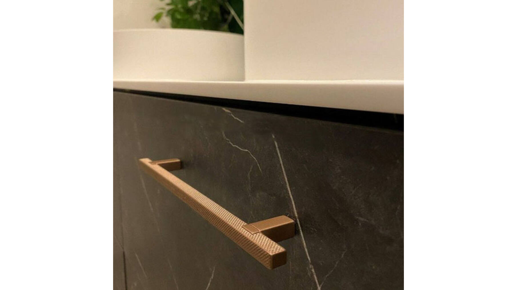 Greep Vedo brons, 9x320x370mm, hoogte 27mm
