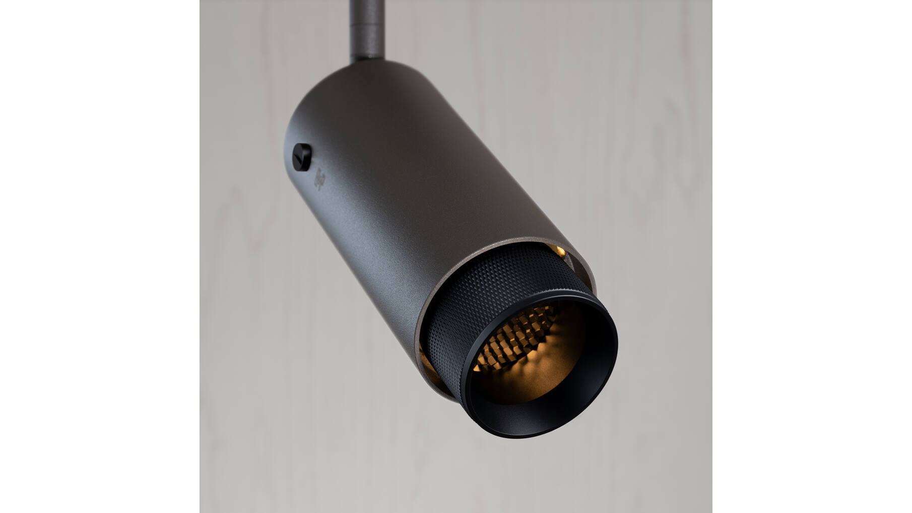 Exhaust Spot/Cross/Graphite/Black