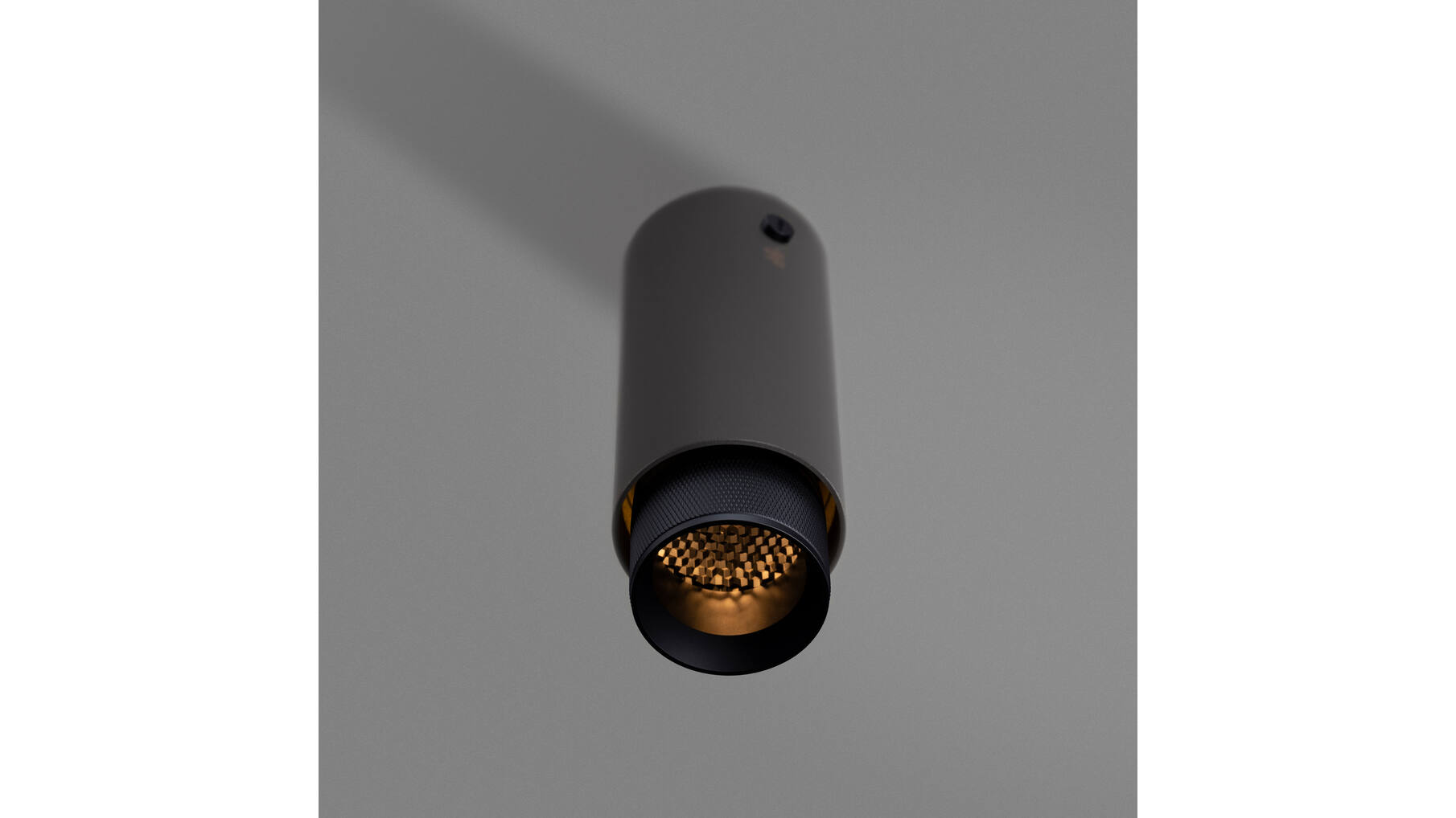 Exhaust Surface/Cross/Graphite/Black