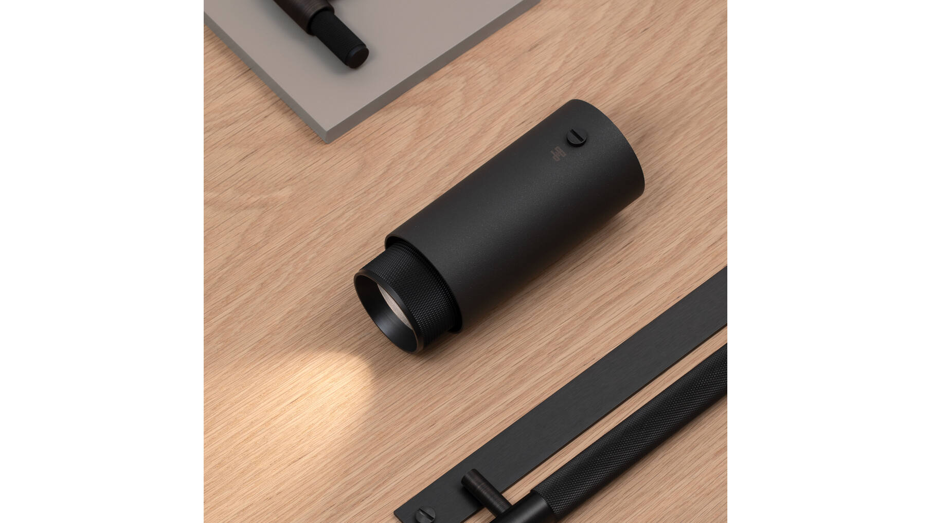 Exhaust Surface/Cross/Graphite/Black