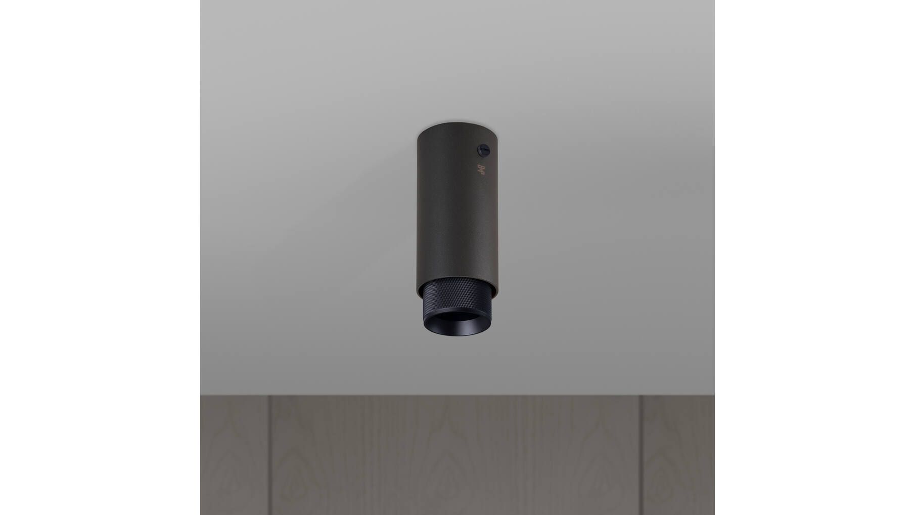 Exhaust Surface/Cross/Graphite/Black