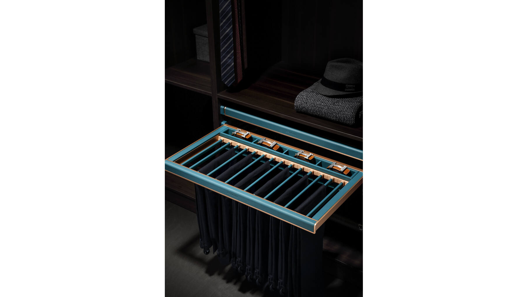 706024 B Series - Trousers Rack - 900mm, Moran Green