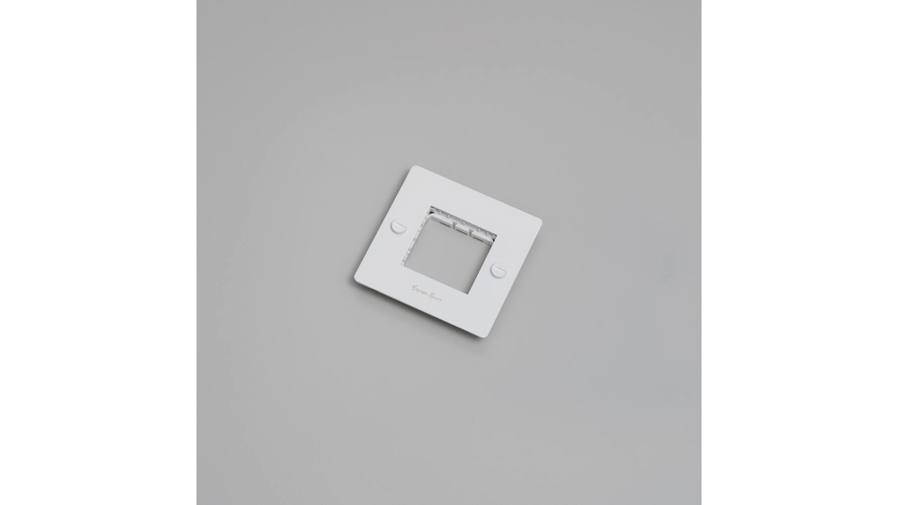 1G Wall Plate/w/out Infills/White