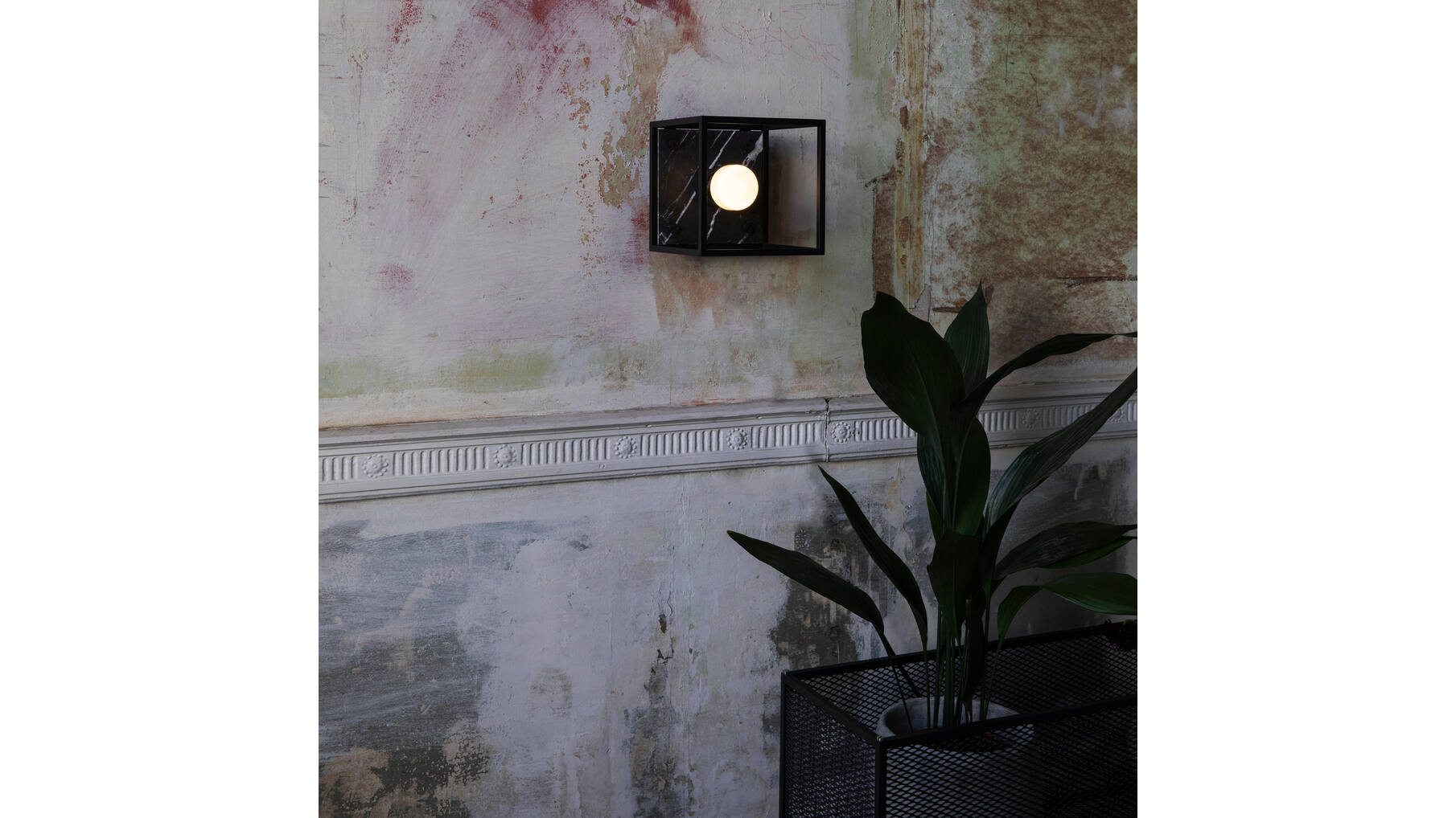 Punch Bulb Puck/E27 Dimmable/White Opaline/Glass