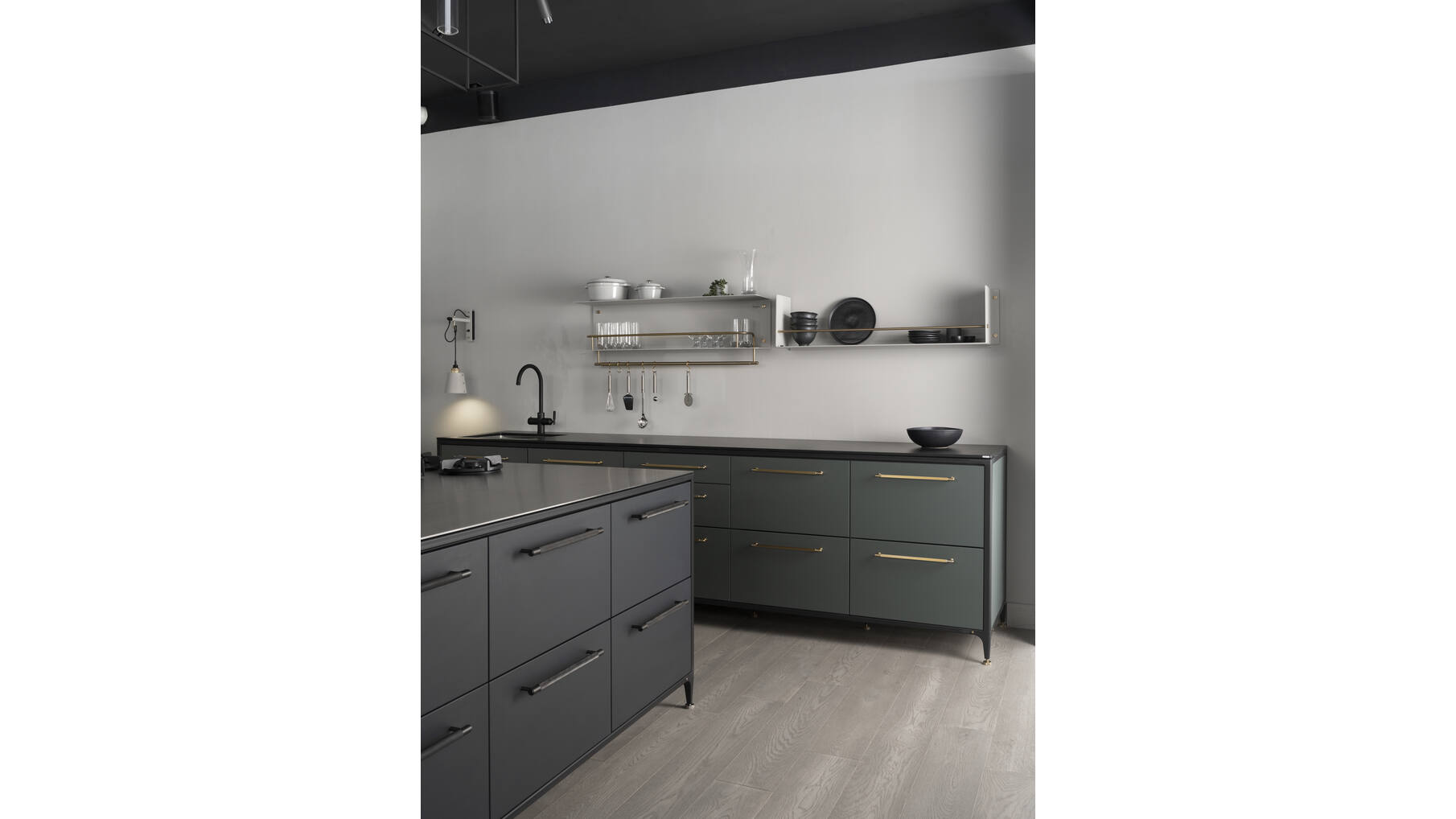 Girder Shelf/Stone/Steel