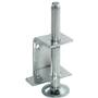 Plintbeugel 221 met stelschroef M10x100mm gemonteerd