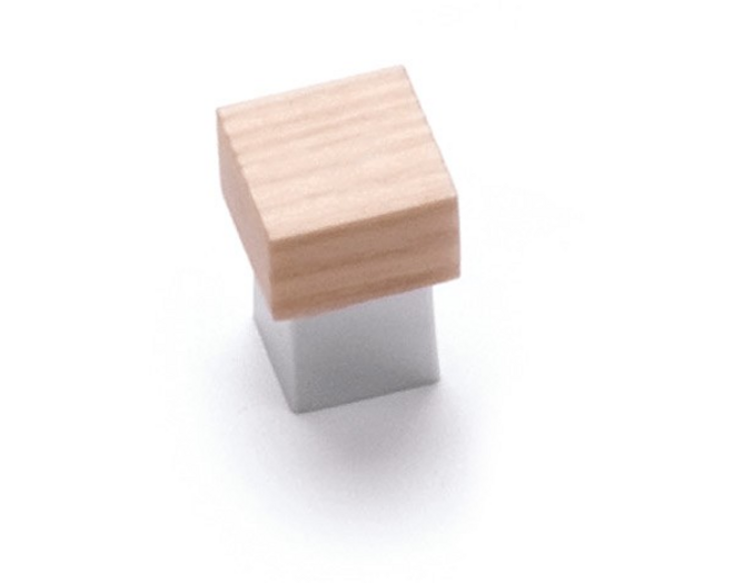 Knop SYMBIOSIS beuken blank gelakt met voet 21x21 mat chroom