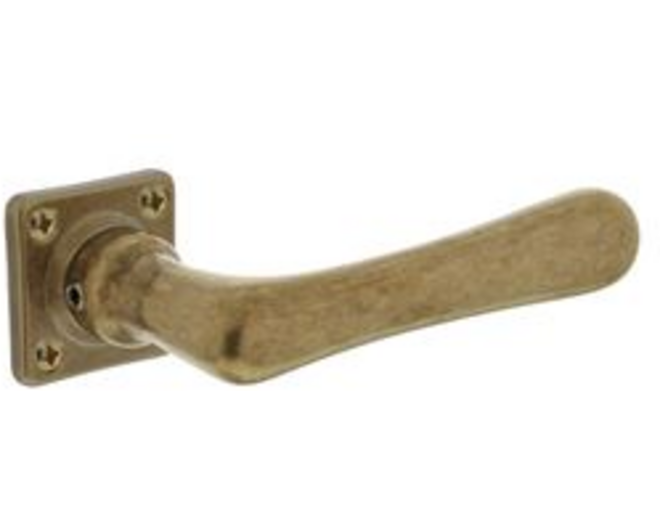 Deurkruk Trento met rozet 38x38x7mm messing getrommeld