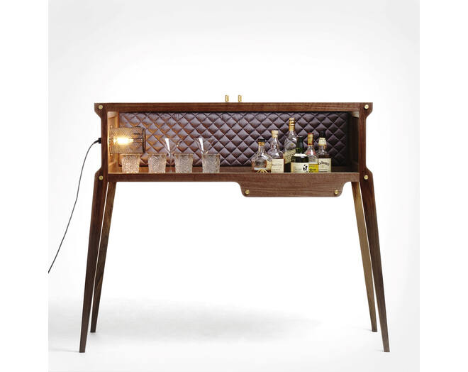The Rockstar Bar/Walnut/Grey Berry Silk