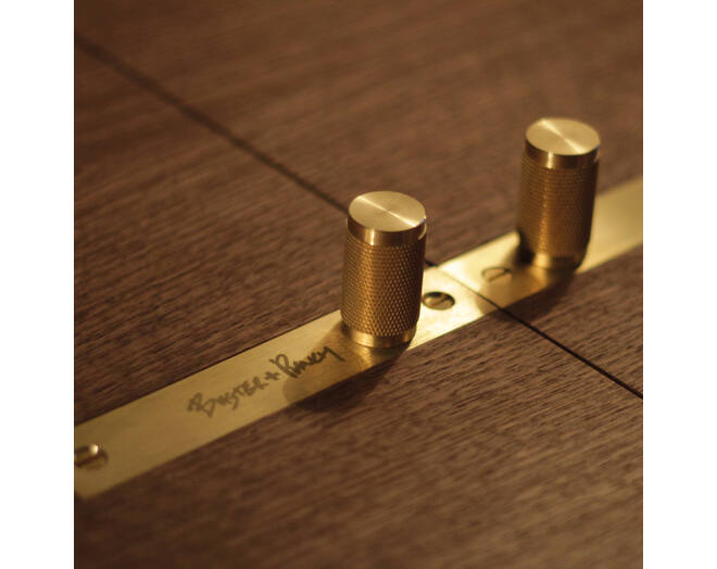 The Rockstar Bar/Walnut/Grey Berry Silk