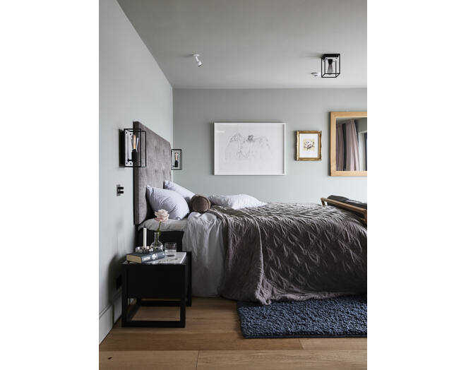Caged Wall Light/ Small/Black Marble