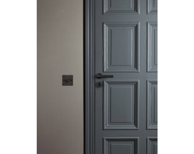 Escutcheon Plate/Traditional Profile/Smoked Bronze