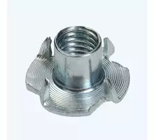 Inslagmoer M5 x 8mm verzinkt breedte 17mm
