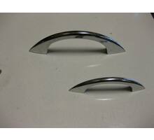 Greep 16x85mm gebogen glans verchroomd, hartmaat 64mm