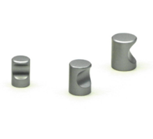 Knop diameter 15mm met uitsparing mat aluminium hoogte 22mm