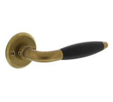 Deurkruk Antonnet met rozet ø50x5mm schroefgat messing
