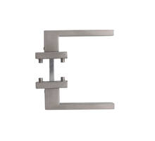 Deurkruk Amsterdam op vierkante massieve rozet 53x53x10 mm